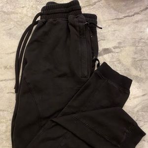 Publish Men’s Size 30 Black Sweatpants!!